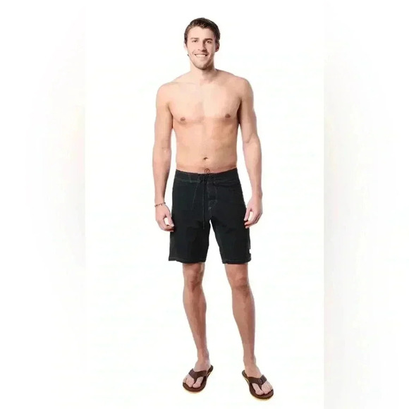 Kuhl Men's  Mutiny Board Short Black Size 36 - Picture 3 of 11
